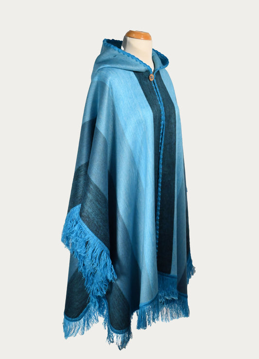 Alpaca Poncho light blue