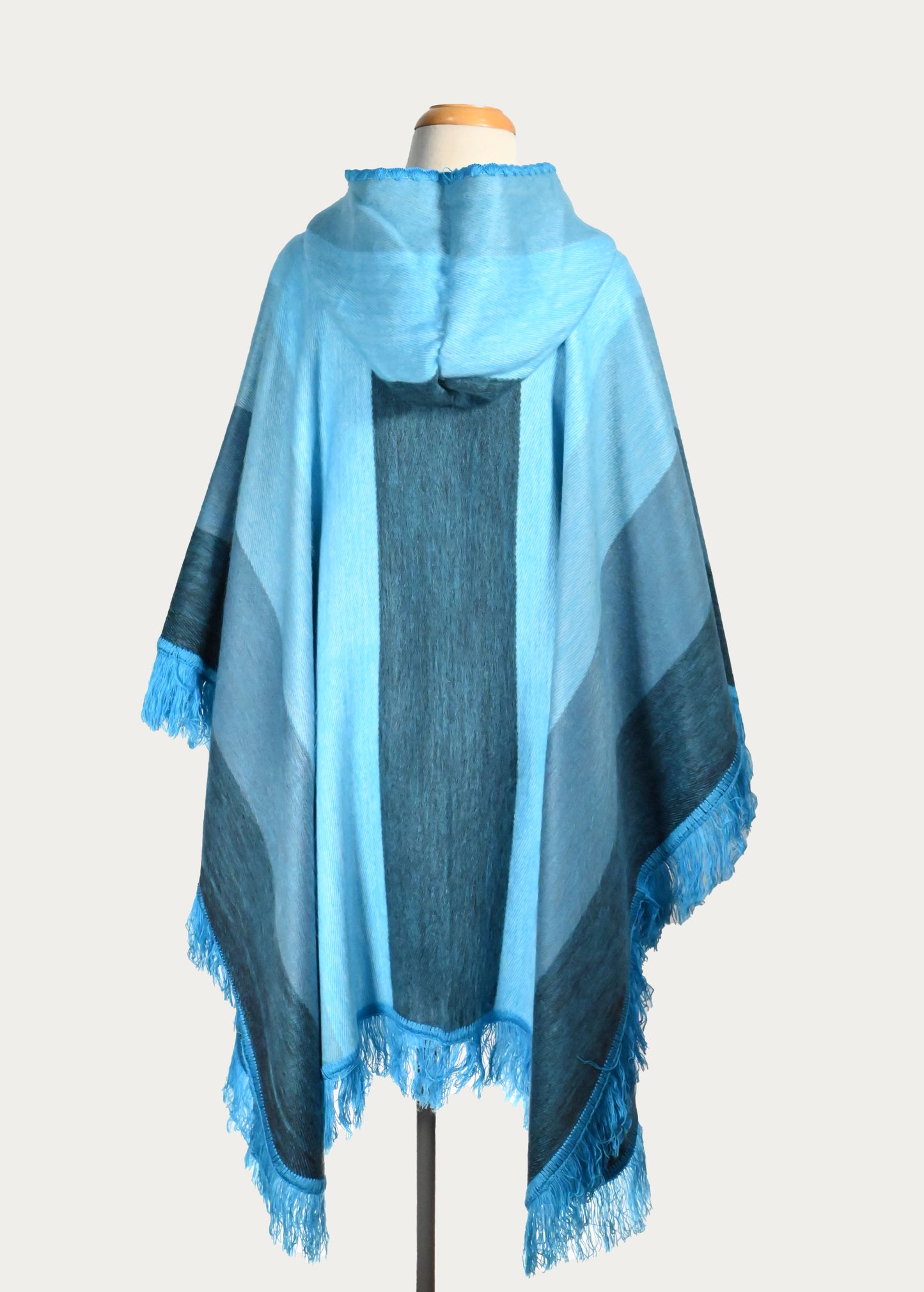 Alpaca Poncho light blue